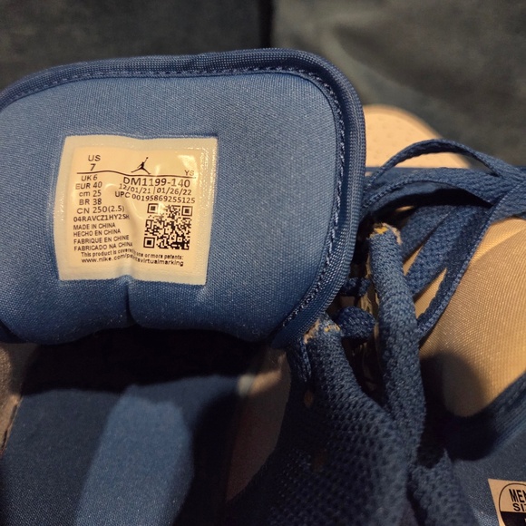 Air Jordan 1 Low SE 'True Blue' - Men's Size: 7/ Women's Size: 8.5 - Picture 3 of 5